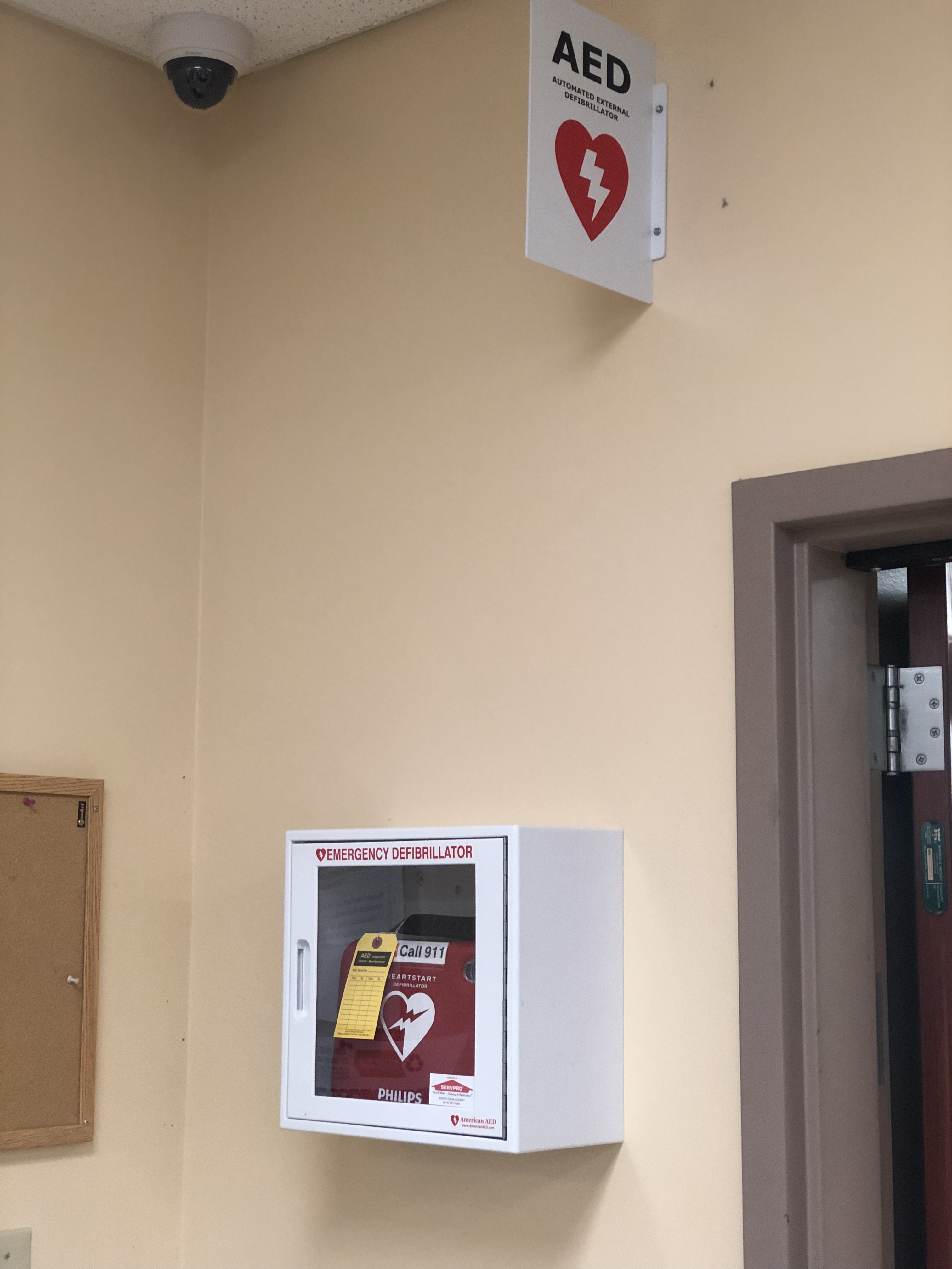 AED fully mounted on wall